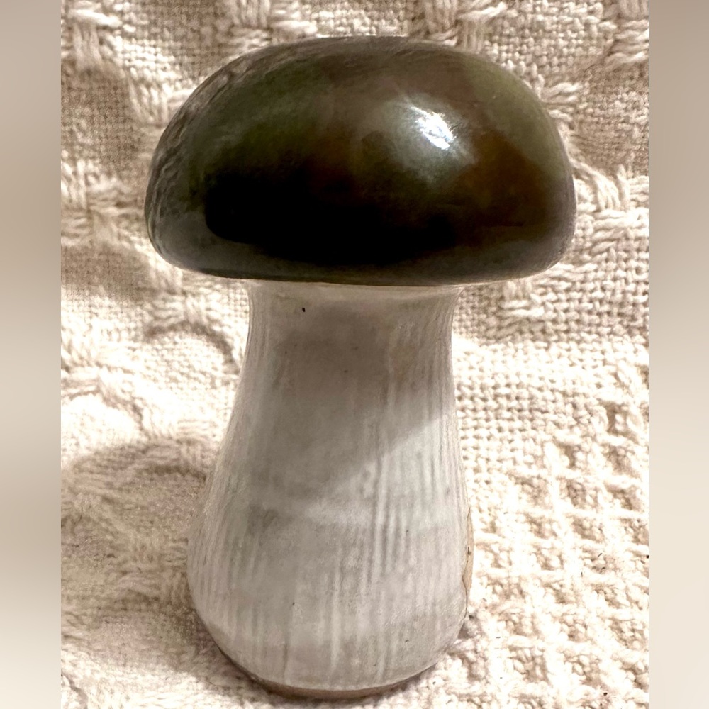 Vintage MCM Mushroom  Pepper  or Salt Shaker. COTTAGECORE with Original Sticker